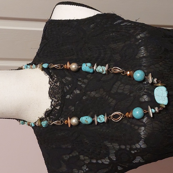 Laura Ashley Jewelry - Laura Ashley Tustic Boho Southwestern Dyed Howlite Turquoise Bead Necklace